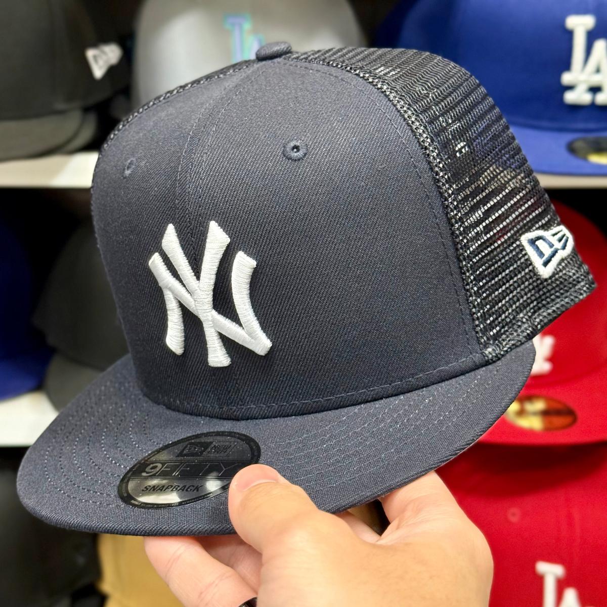 New Era New York Yankees Navy/White 9FIFTY Trucker Snapback - Product Image