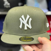New Era New York Yankees Olive/White 59FIFTY Fitted Hat - Product Image