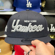 New Era New York Yankees 'Script Logo' Navy/Silver 9FIFTY Snapback - Product Image