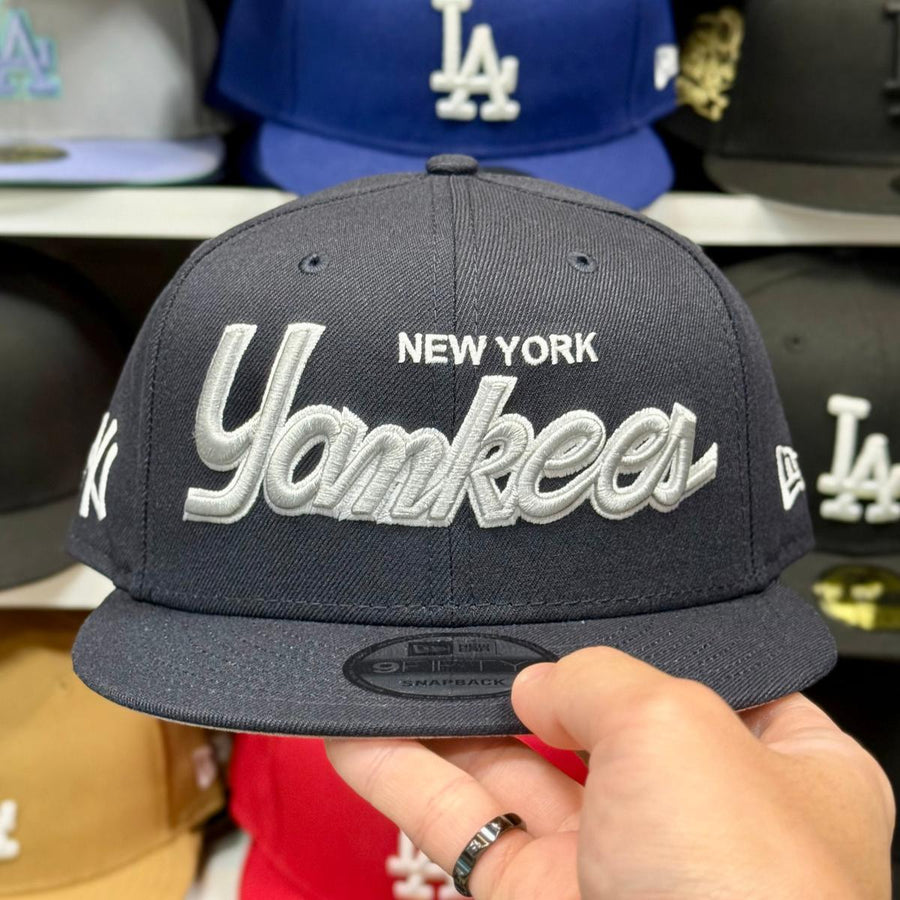 New Era New York Yankees 'Script Logo' Navy/Silver 9FIFTY Snapback - Product Image