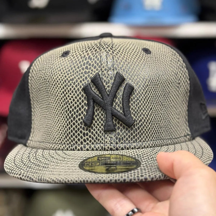 New Era New York Yankees 'Snake Skin' Black 59FIFTY Fitted Hat - Product Image