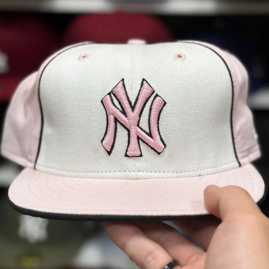 New Era New York Yankees White/Pink 59FIFTY Fitted Hat - Product Image