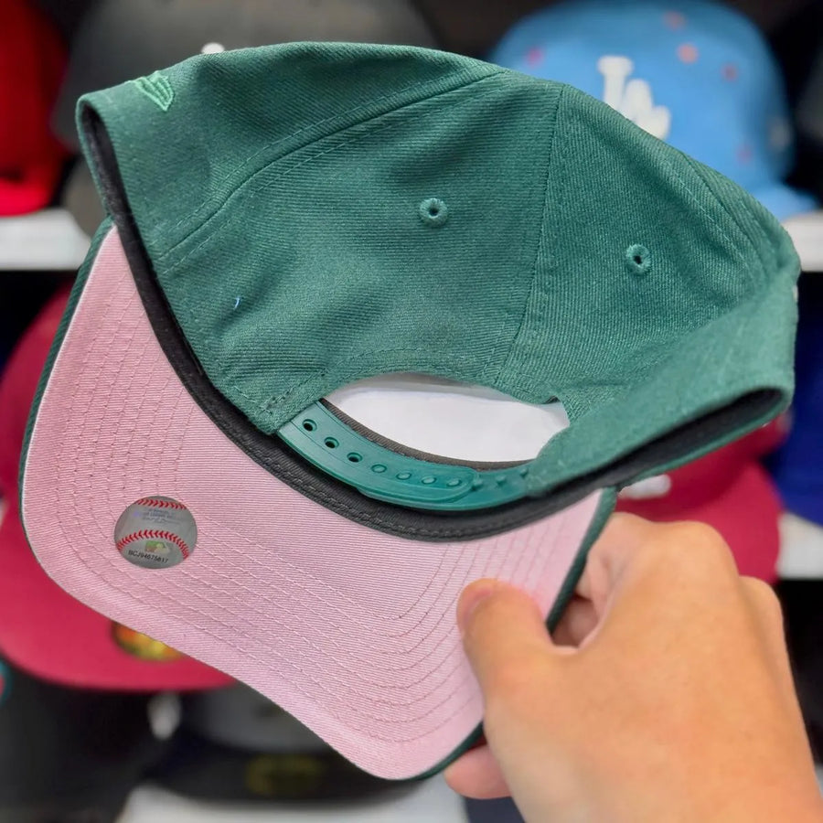 New Era New York Yankees 'World Series' A-Frame Green 9FORTY Snapback | Pink Under-brim - Product Image