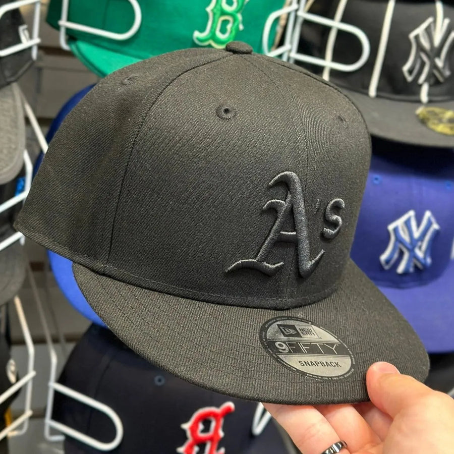 New Era Oakland Athletics Black/Black 9FIFTY Snapback - Product Image