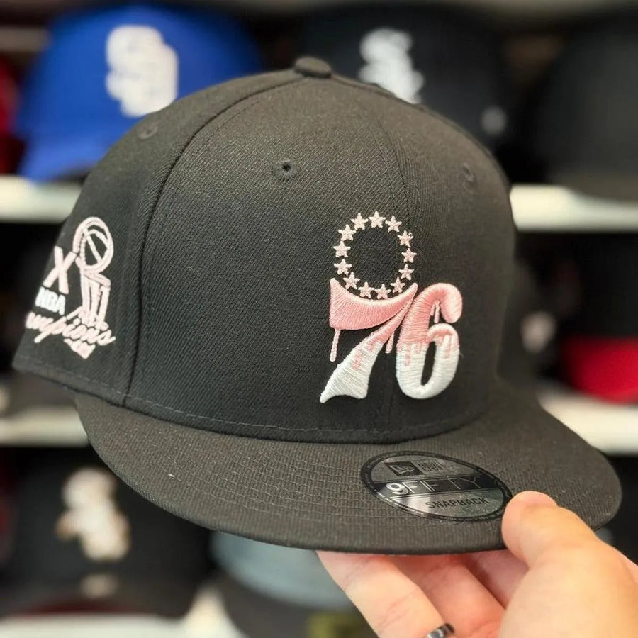 New Era Philadelphia 76ers '3x NBA Champions' Black/Pink 9FIFTY Snapback - Product Image