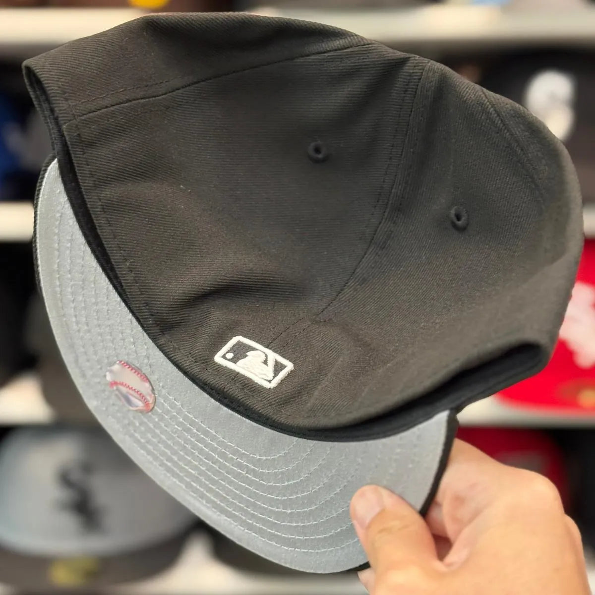 New Era Pittsburgh Pirates Black/White 59FIFTY Fitted Hat - Product Image