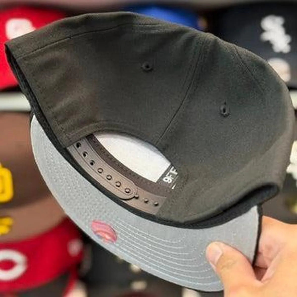 New Era San Diego Padres Black 9FIFTY Snapback - Product Image
