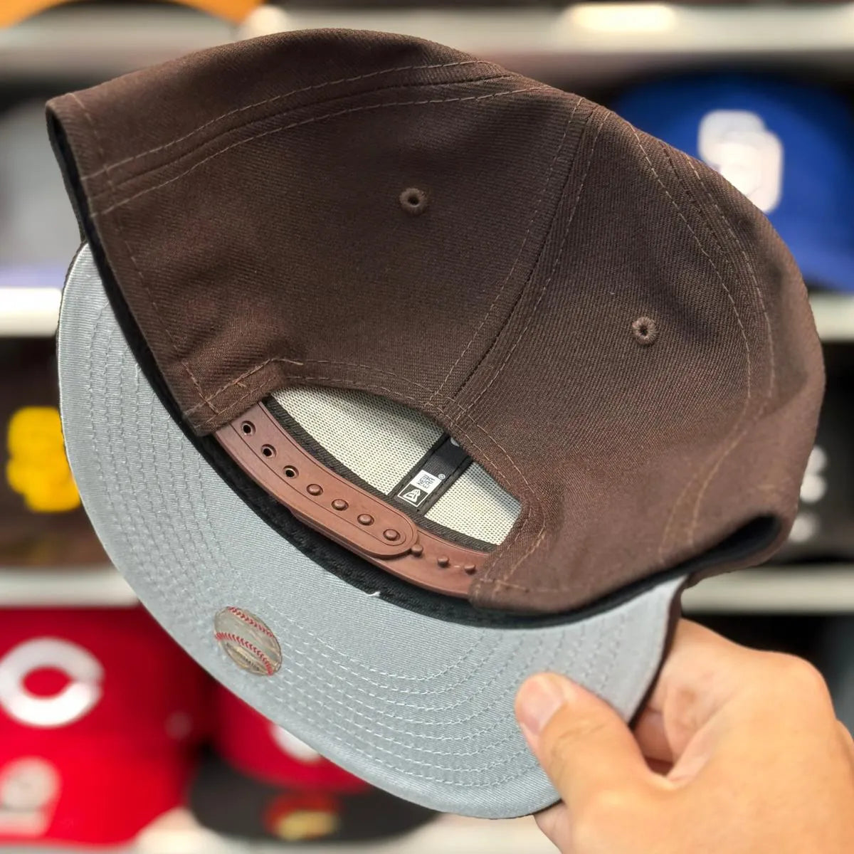 New Era San Diego Padres 'Upside Down Logo' Brown 9FIFTY Snapback - Product Image