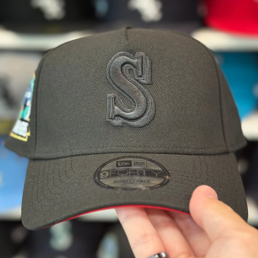 New Era Seattle Mariners '30th Anniversary' A-Frame All Black 9FORTY Snapback - Scarlet - Product Image