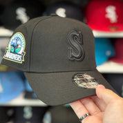 New Era Seattle Mariners '30th Anniversary' A-Frame All Black 9FORTY Snapback - Scarlet - Product Image