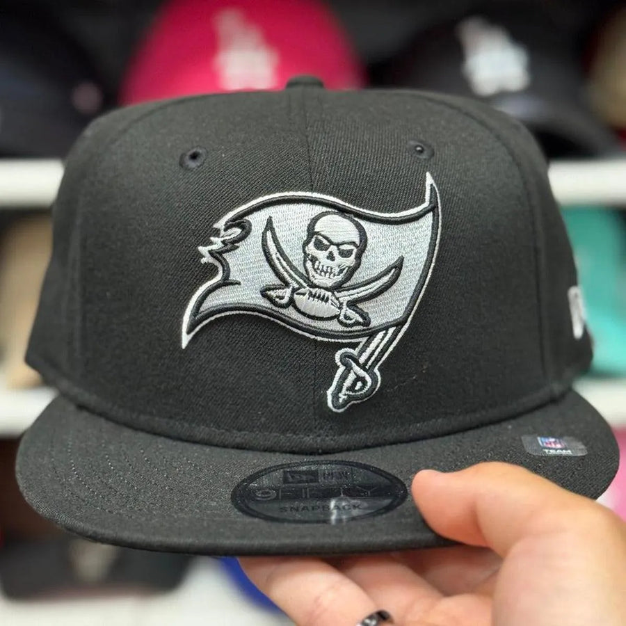 New Era Tampa Bay Buccaneers Black/White 9FIFTY Snapback - Product Image