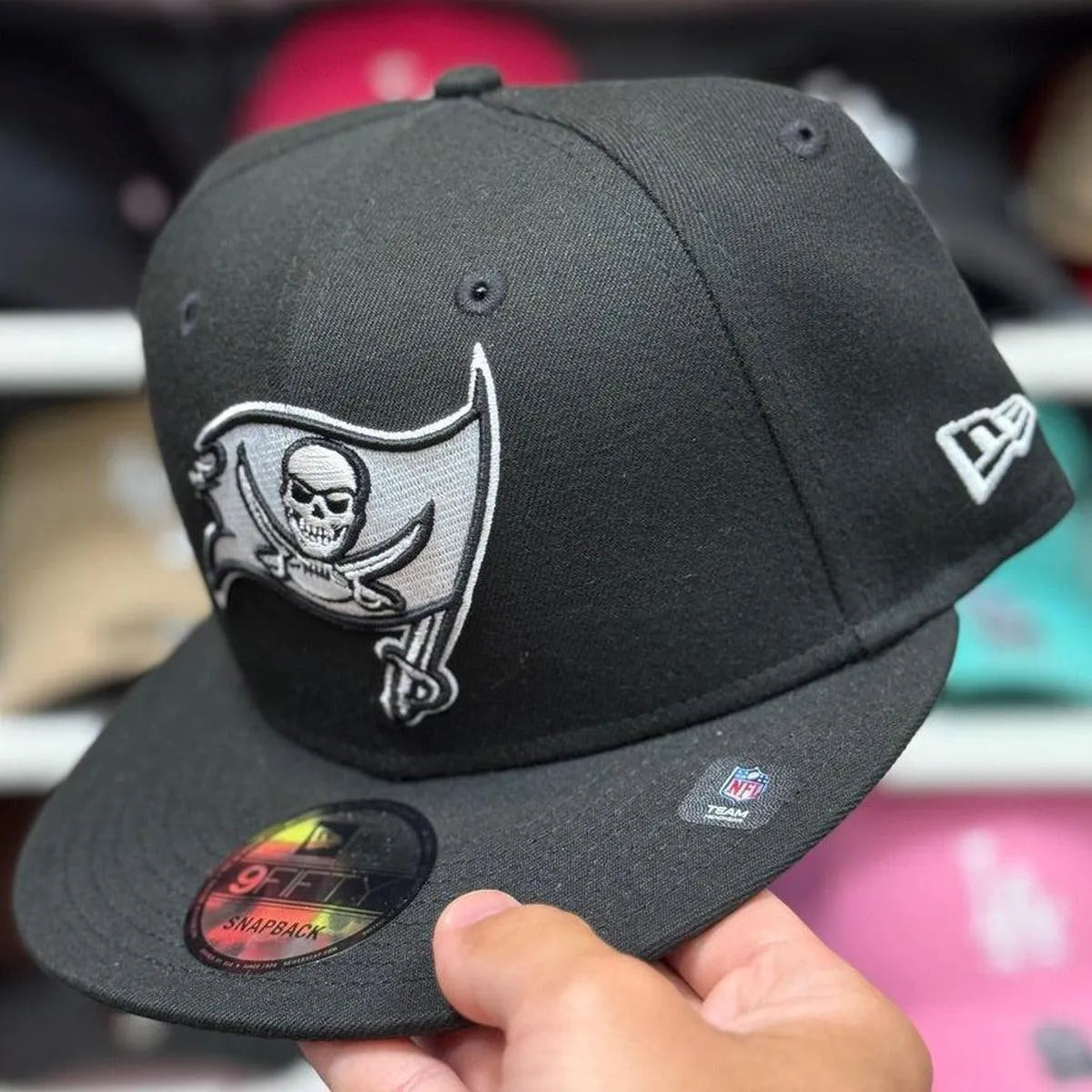 New Era Tampa Bay Buccaneers Black/White 9FIFTY Snapback - Product Image