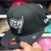 New Era Tampa Bay Buccaneers Black/White 9FIFTY Snapback - Product Image