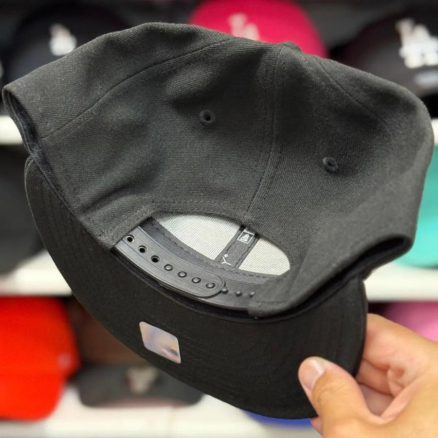 New Era Tampa Bay Buccaneers Black/White 9FIFTY Snapback - Product Image