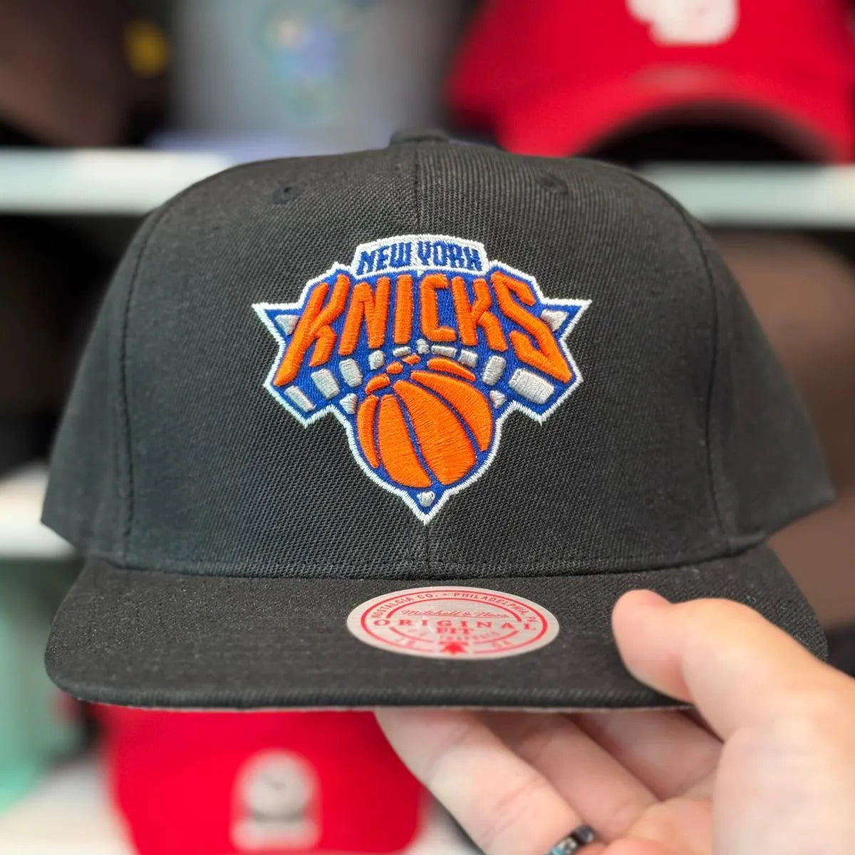 New York Knicks Black Mitchell & Ness Snapback - Product Image