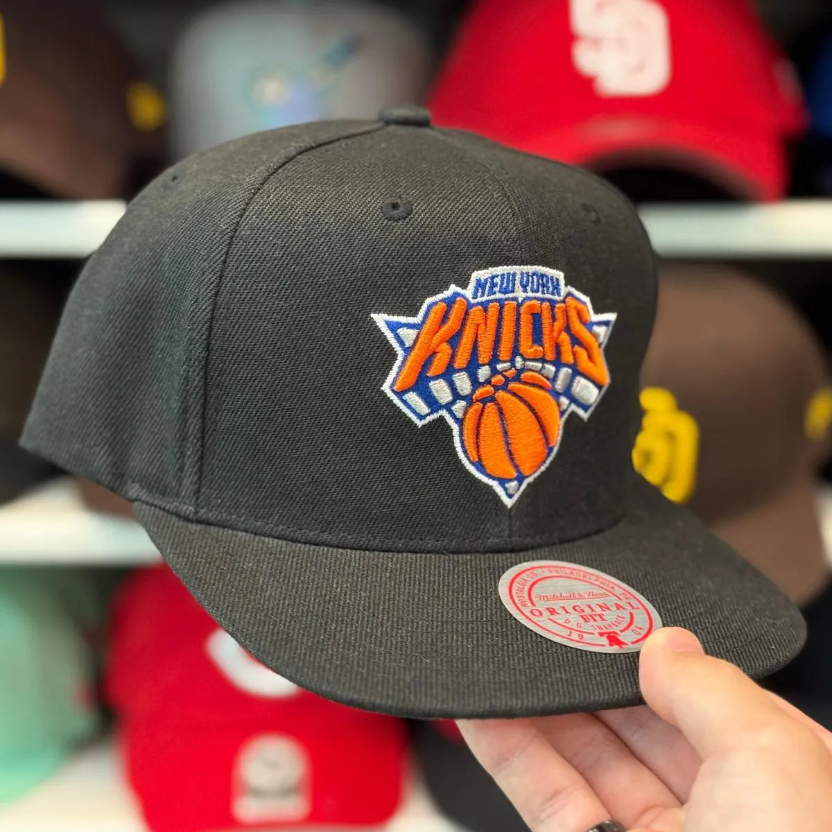 New York Knicks Black Mitchell & Ness Snapback - Product Image