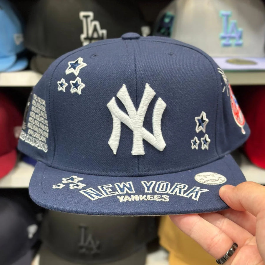 New York Yankees 'Celebratory Patch' Navy/White Mitchell & Ness Snapback - Product Image