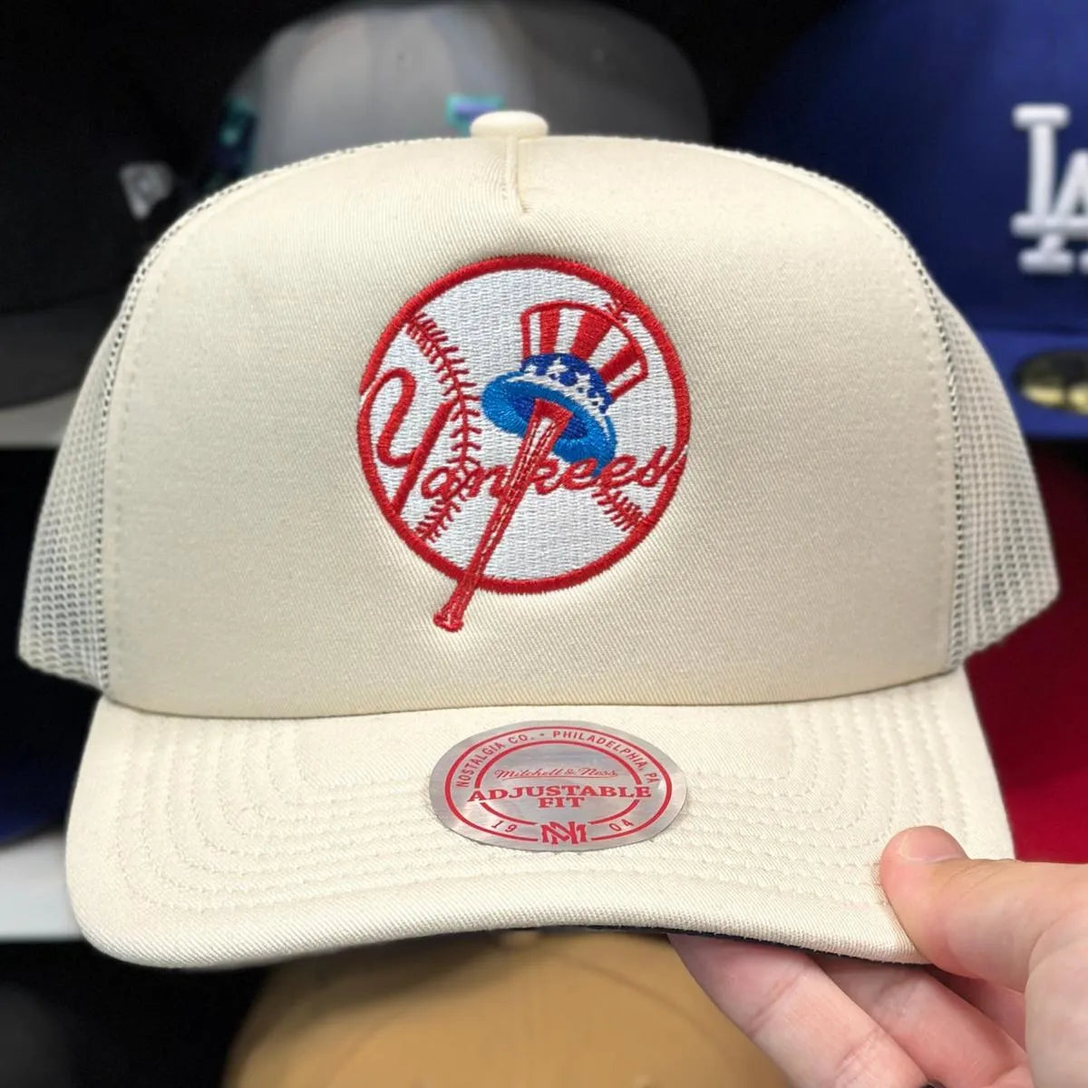 New York Yankees Creme Mitchell & Ness Trucker Snapback - Product Image