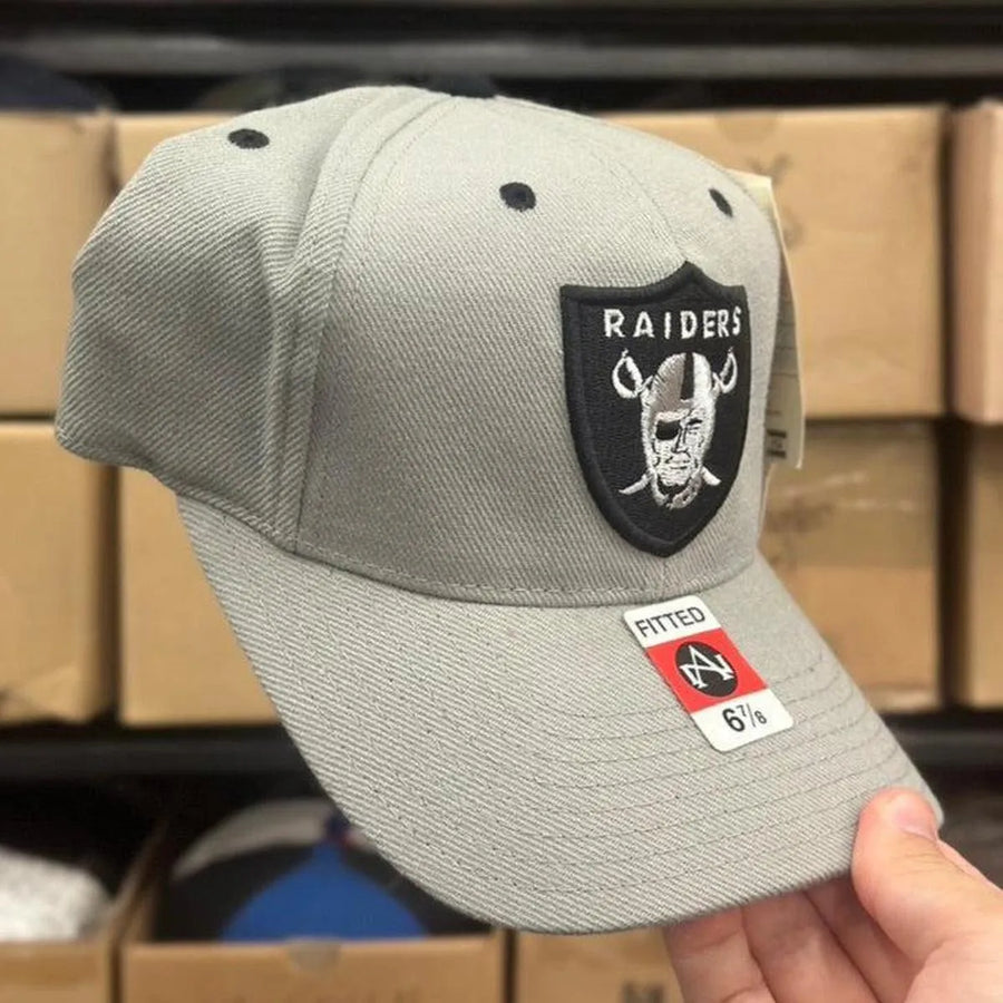 Oakland Raiders Vintage Fitted Hat | Silver - Product Image