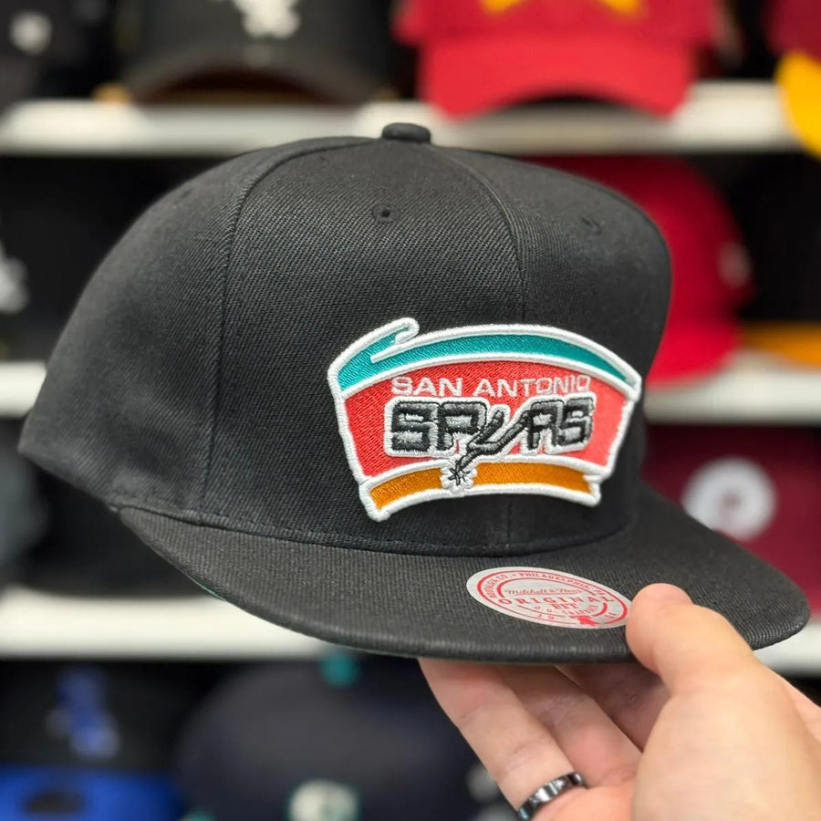 San Antonio Spurs Black Mitchell & Ness Snapback - Product Image