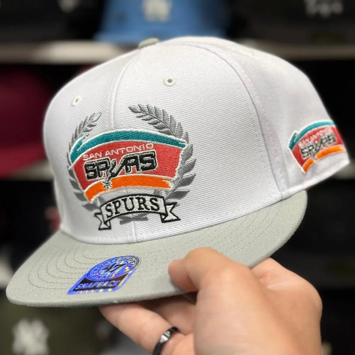 San Antonio Spurs White/Silver '47 Brand Snapback - Product Image