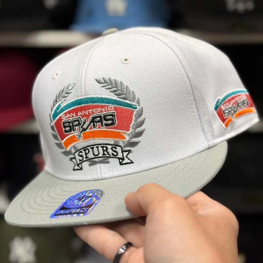 San Antonio Spurs White/Silver '47 Brand Snapback - Product Image