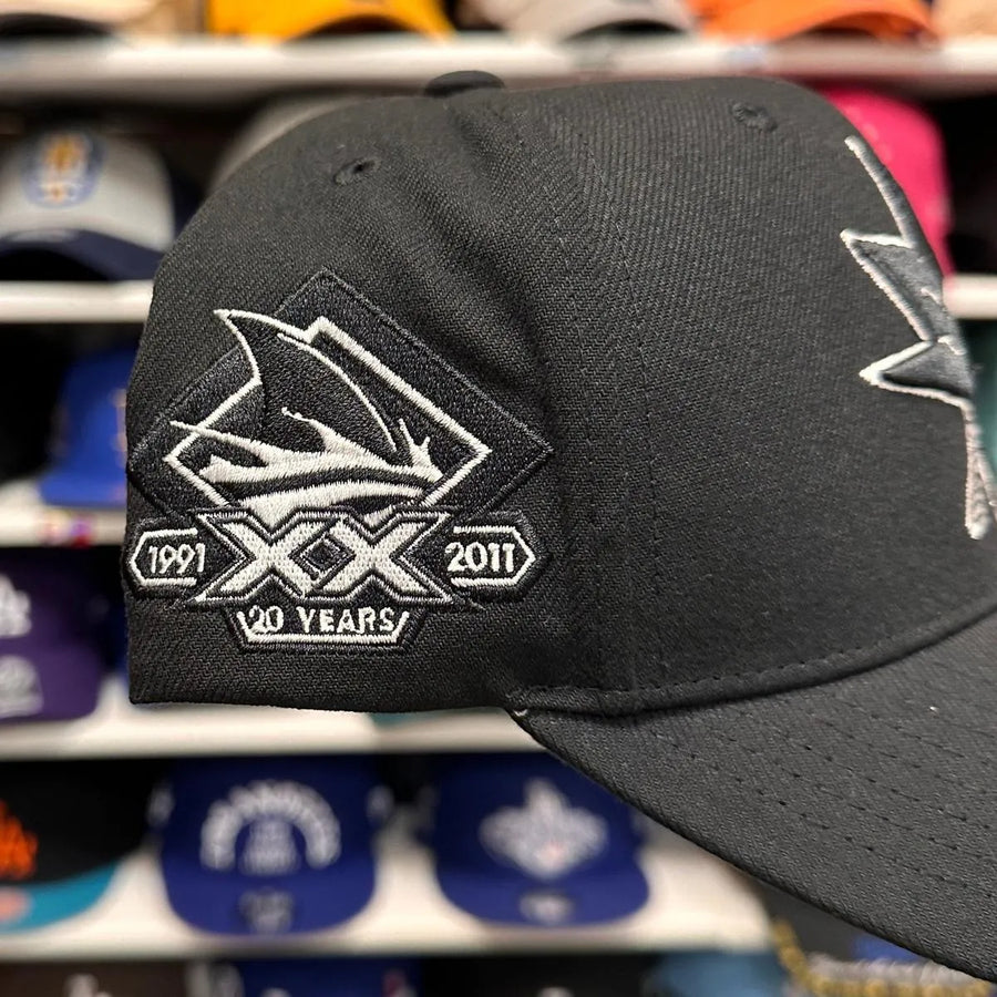 San Jose Sharks '20th Anniversary' Black/White Mitchell & Ness Snapback - Product Image