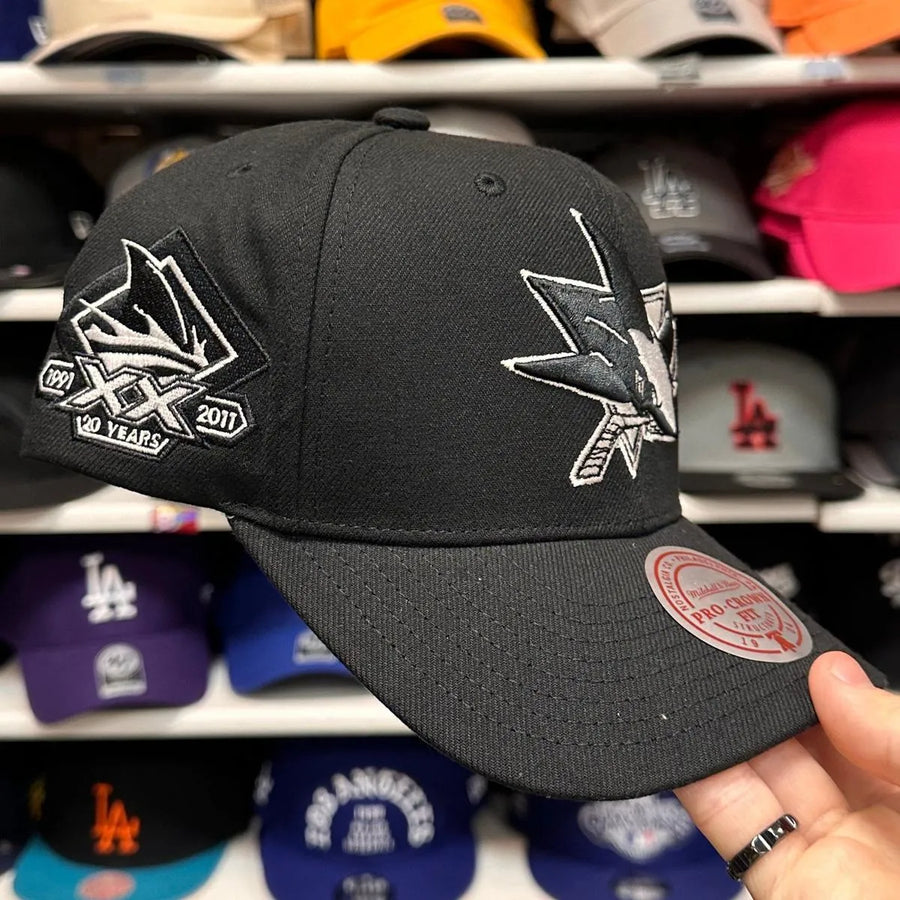 San Jose Sharks '20th Anniversary' Black/White Mitchell & Ness Snapback - Product Image