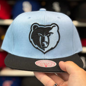 Vancouver Grizzlies Baby Blue/Black Mitchell & Ness Snapback - Product Image