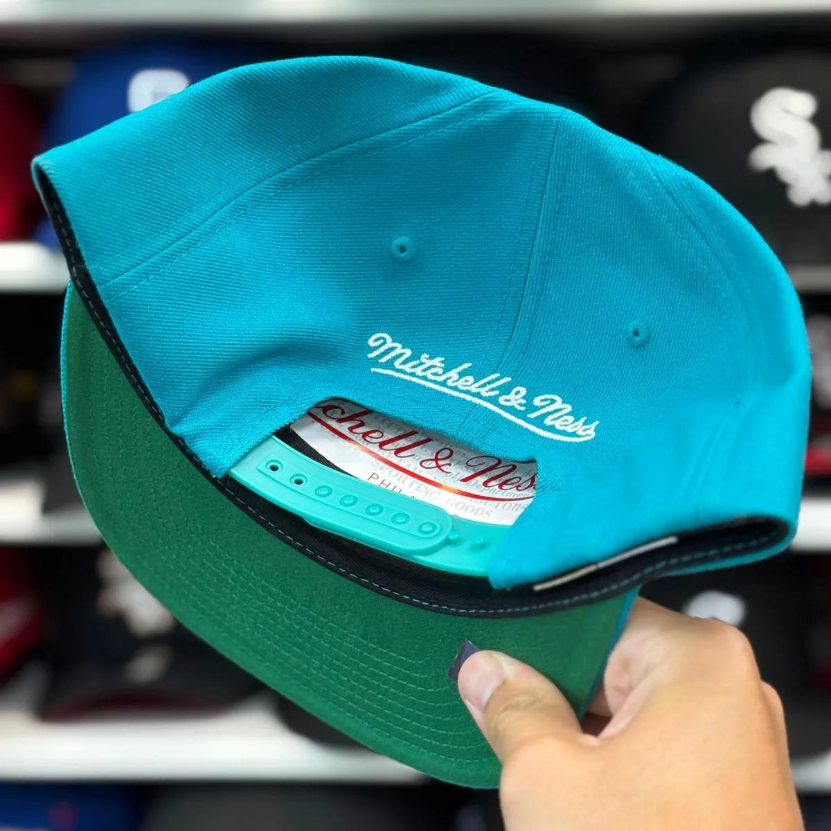Vancouver Grizzlies Teal Mitchell & Ness Snapback - Product Image