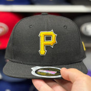 Youth Los Pittsburgh Pirates New Era Black 59FIFTY Fitted Hat - Product Image